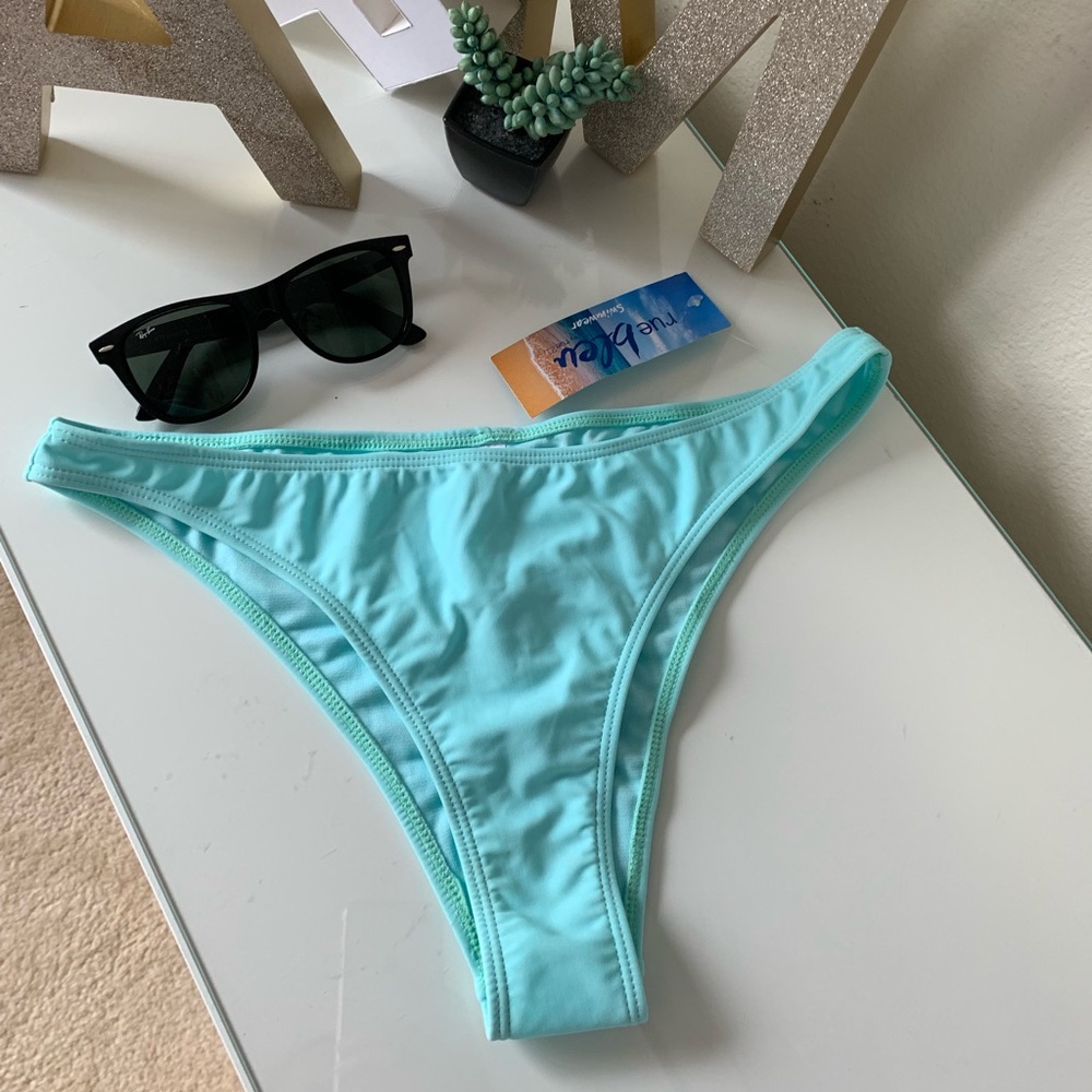 Scrunch back swim bottoms